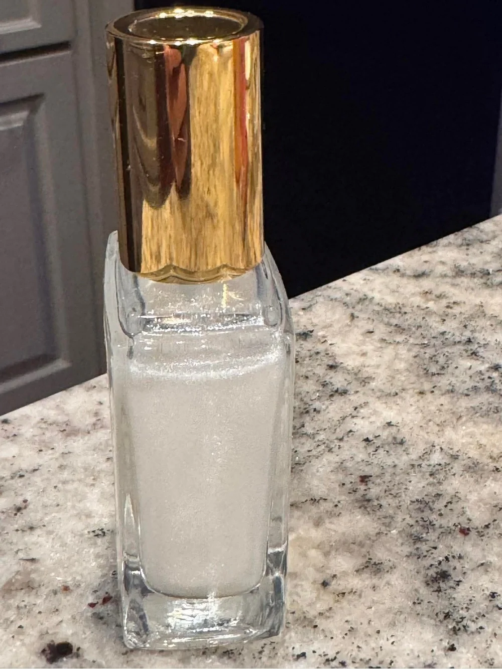 Alluring Glow Liquid Highlighter – Radiant Champagne